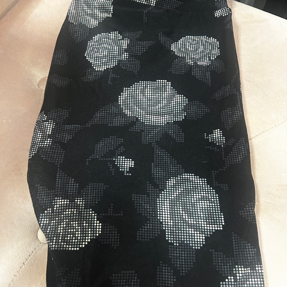 Elegant Black and White Floral Leggings